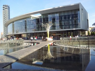 PORTA NUOVA, QUATTRO PASSI NEL VUOTO