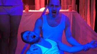 TEATRO. IL LUOGO PIU’ OSCURO IN “ABBASCIO ‘A GROTTA”