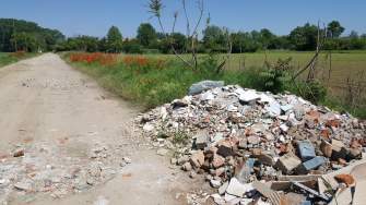Il Parco Sud a Milano usato come discarica abusiva