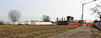 A MACCONAGO IL CEMENTO INIZIA A INVADERE IL BORGO